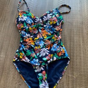 Ellen Tracy one piece swimsuit size 6